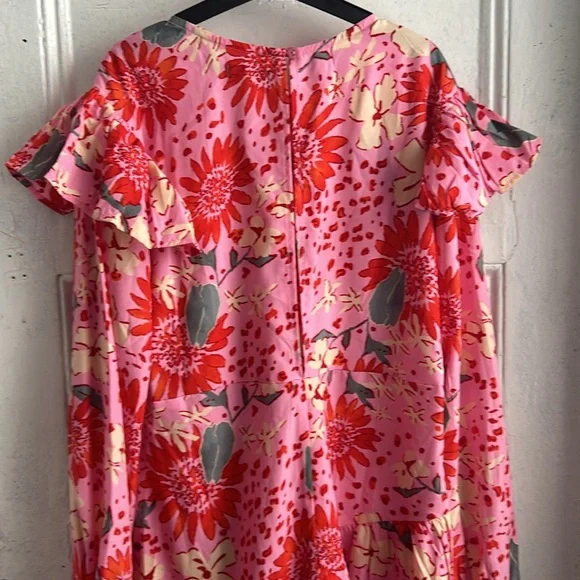 NWT Boohoo Pink floral  dress with ruffle shoulder - size 4 - Picture 4 of 4